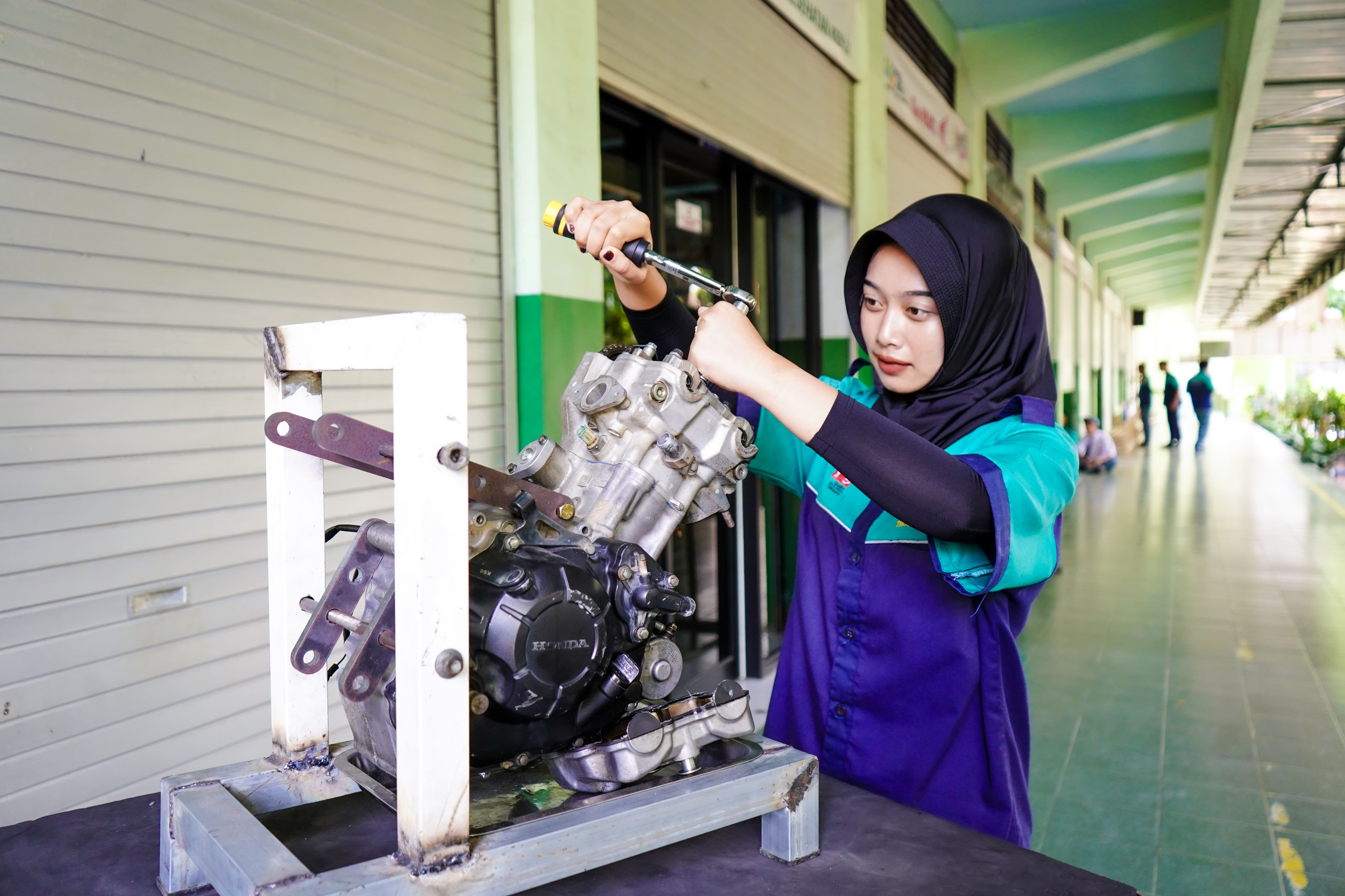 PRAKTIK OVERHOUL MESIN